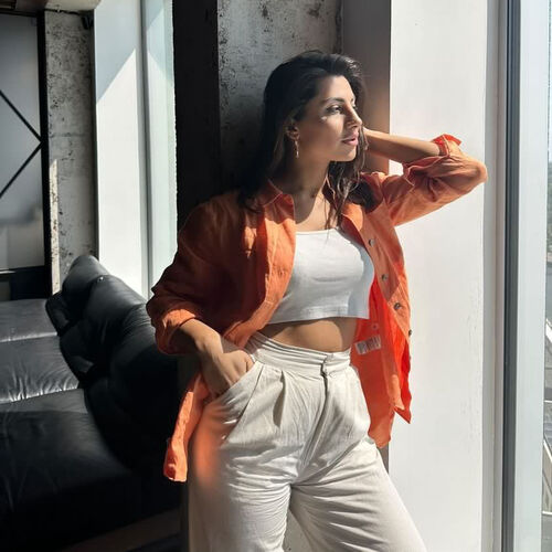 Basic pure linen blouse with breast pockets